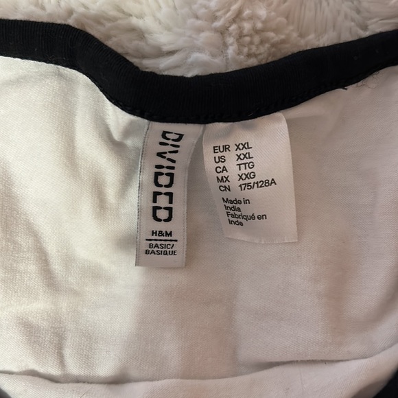 White crop top with black lining - Picture 3 of 3